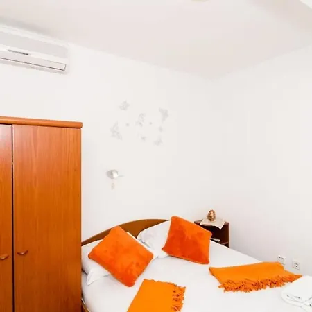 Daniela - Double With Private External Bathroom And Patio Mlini